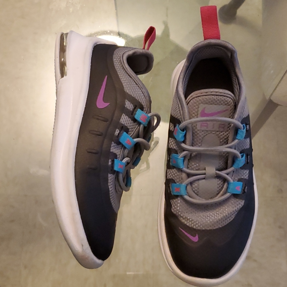 Girls Nike shoes sz. 10